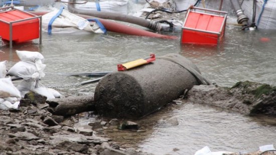 Sơ tán 10.000 dân sau khi phát hiện bom 500 kg ảnh 1
